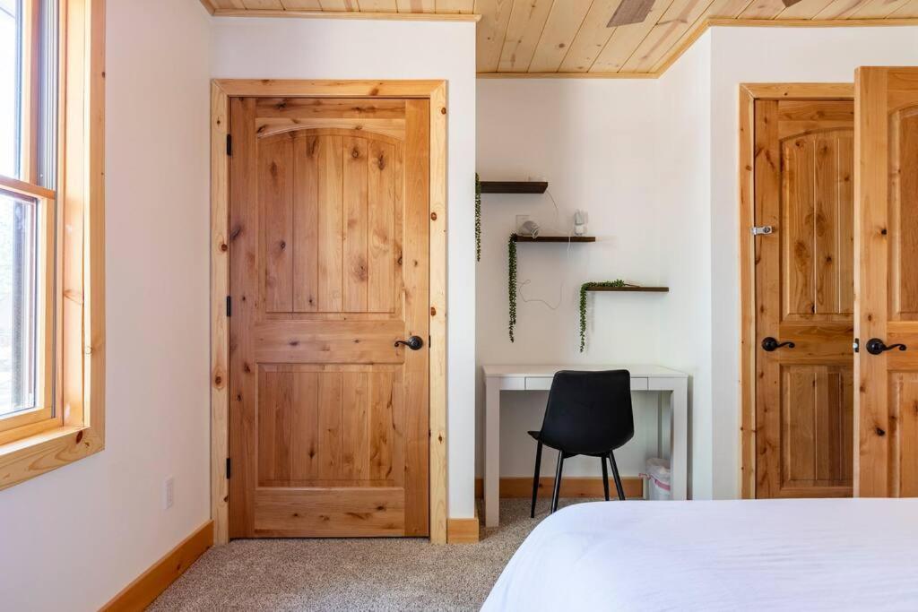 Modern Family Cabin Mins To Lake, Slopes & Hikes Big Bear City Eksteriør billede