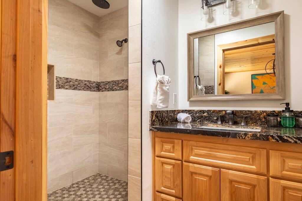 Modern Family Cabin Mins To Lake, Slopes & Hikes Big Bear City Eksteriør billede