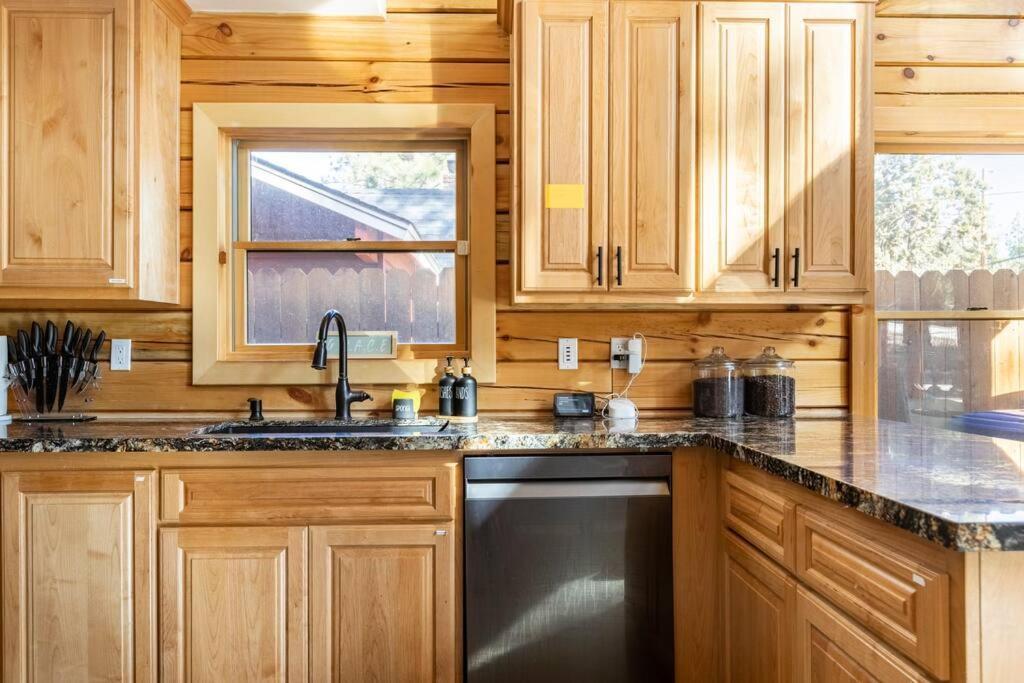 Modern Family Cabin Mins To Lake, Slopes & Hikes Big Bear City Eksteriør billede